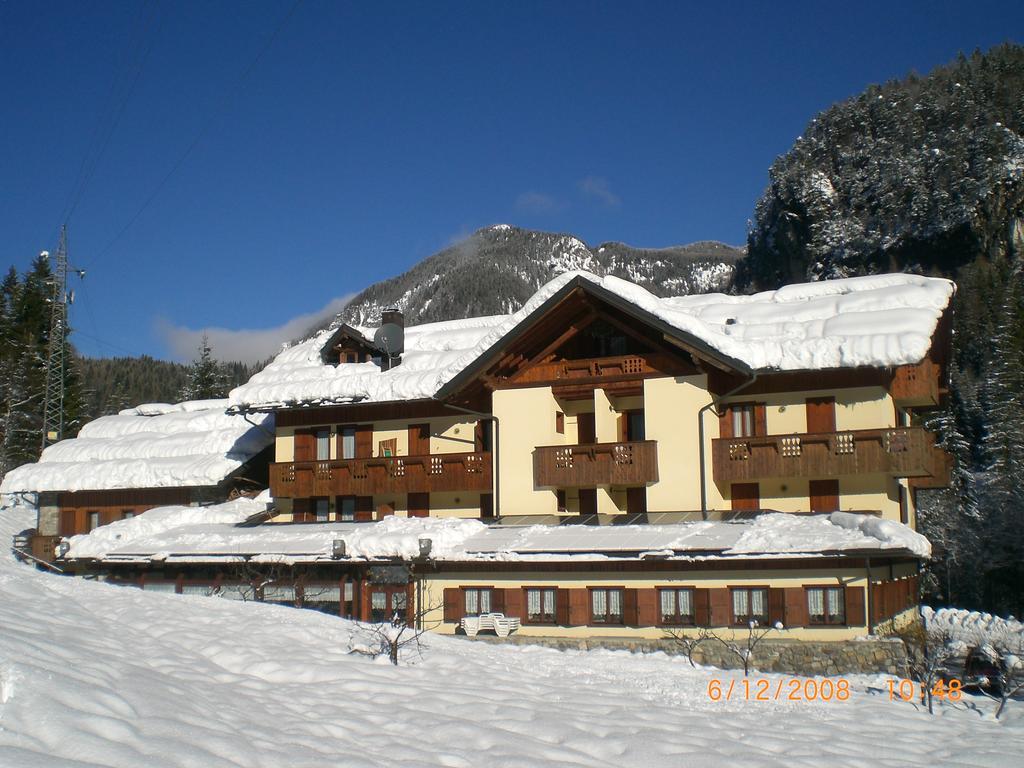 Albergo Nuoitas Форни-ди-Сопра Экстерьер фото