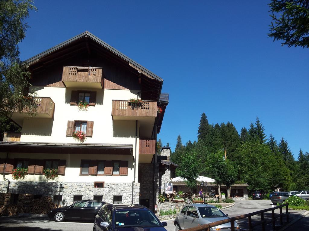 Albergo Nuoitas Форни-ди-Сопра Экстерьер фото