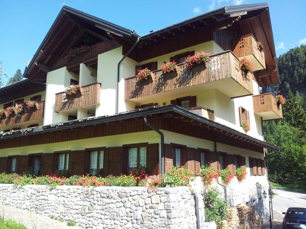 Albergo Nuoitas Форни-ди-Сопра Экстерьер фото