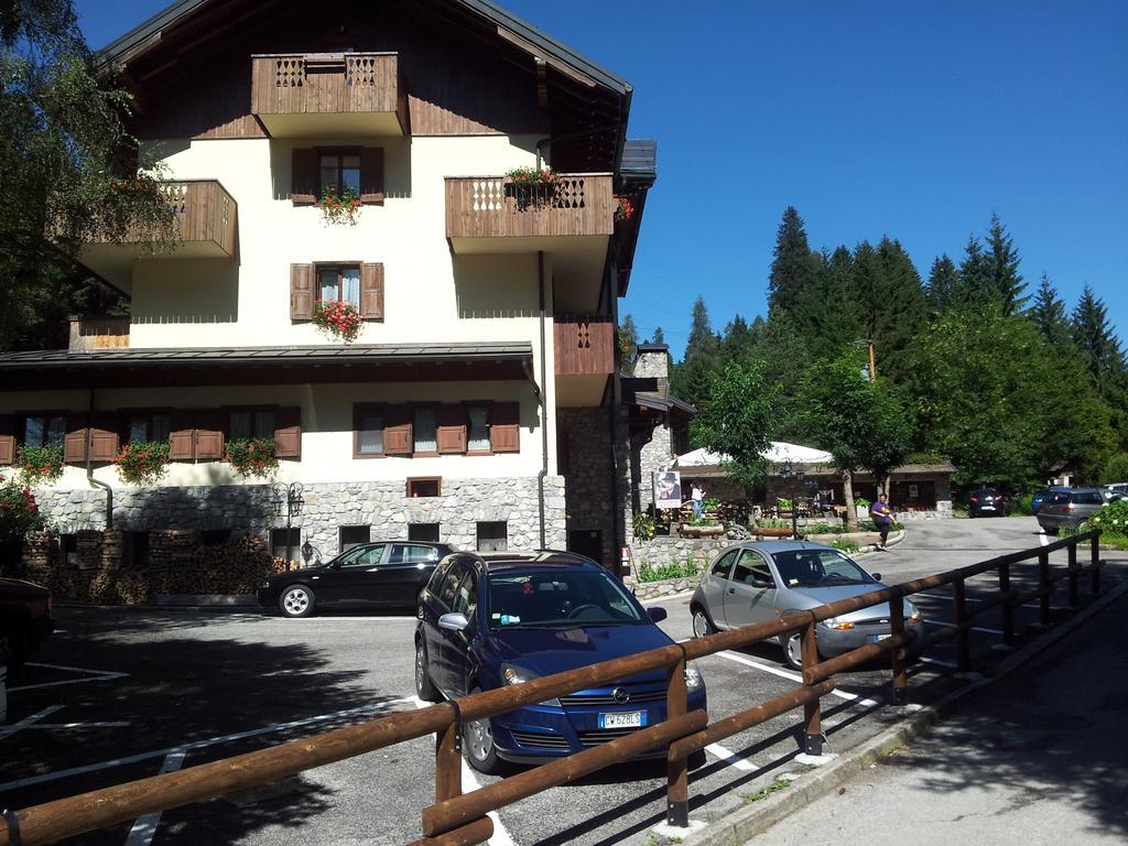 Albergo Nuoitas Форни-ди-Сопра Экстерьер фото
