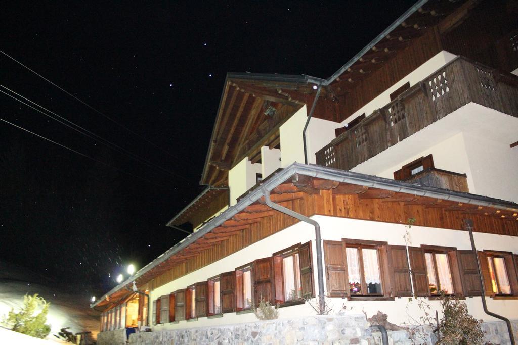 Albergo Nuoitas Форни-ди-Сопра Экстерьер фото