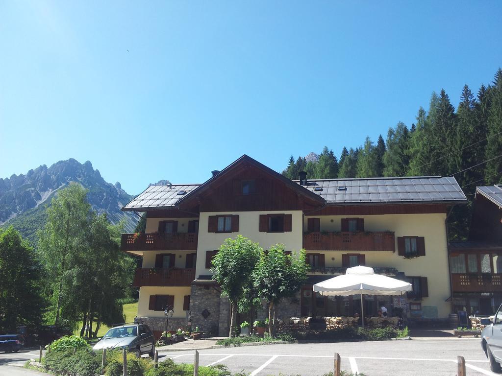 Albergo Nuoitas Форни-ди-Сопра Экстерьер фото