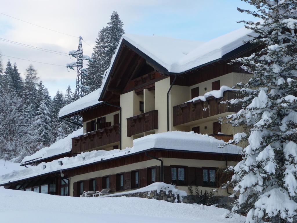 Albergo Nuoitas Форни-ди-Сопра Экстерьер фото